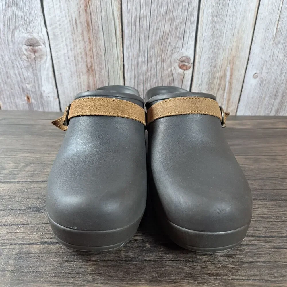 Crocs Sarah Clog Dual Comfort Slip On Mules Women's Sz 8 Brown - Picture 2 of 9